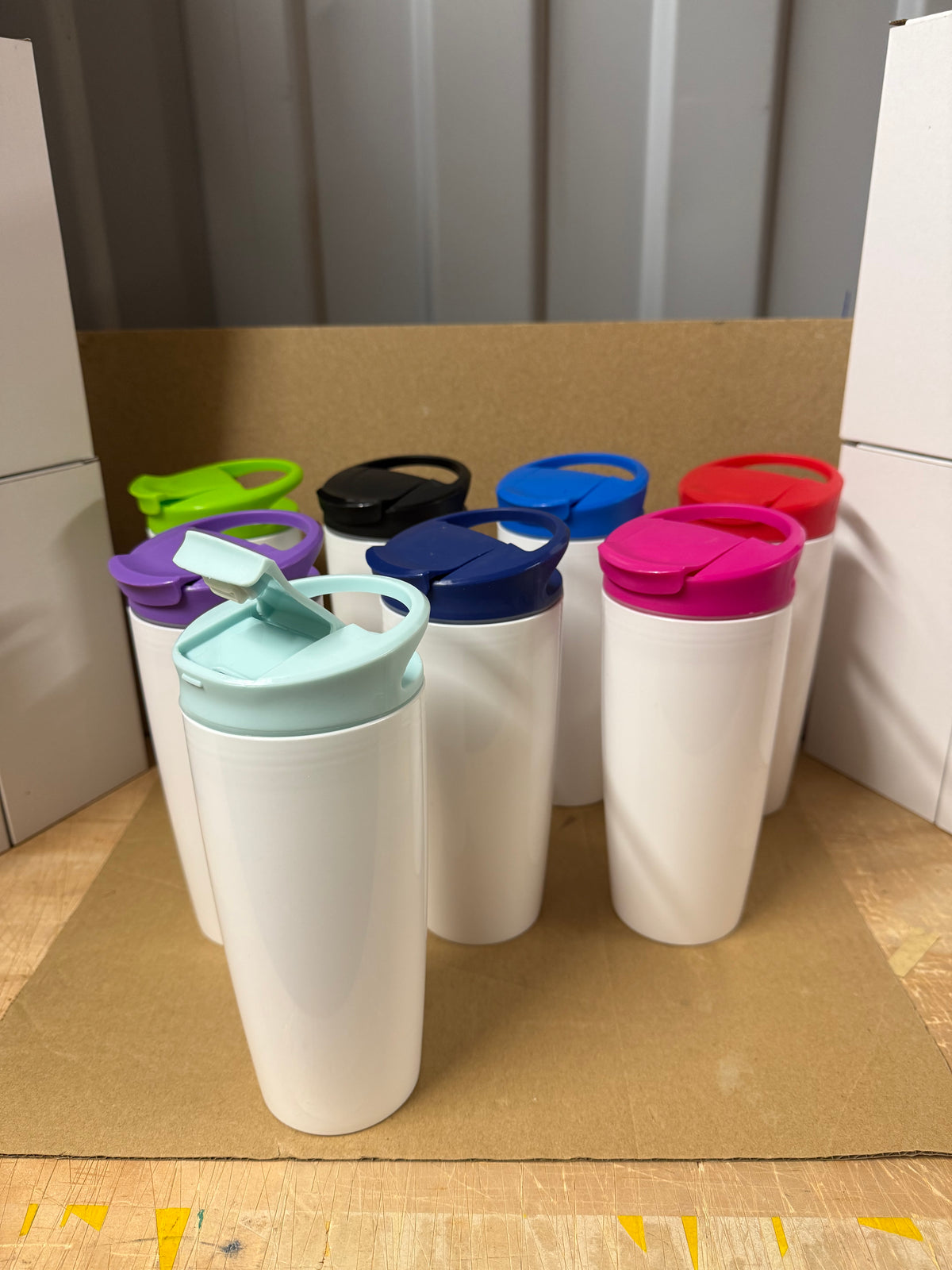 White 700ml PP tumbler with coloured lid