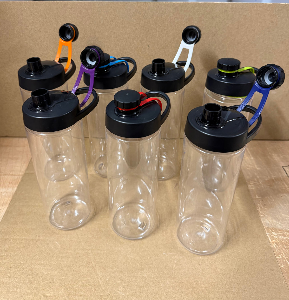 ** Flash sale ** 750ml clear bottle featuring a coloured flip lid