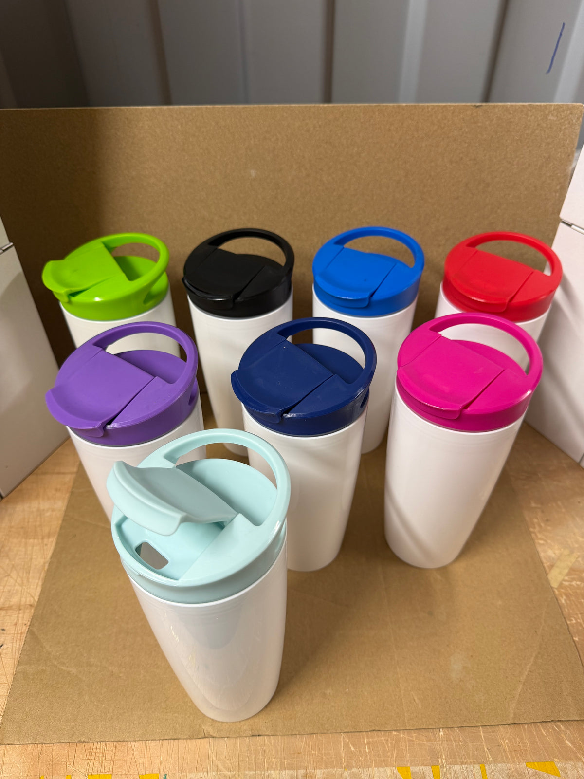 White 700ml PP tumbler with coloured lid