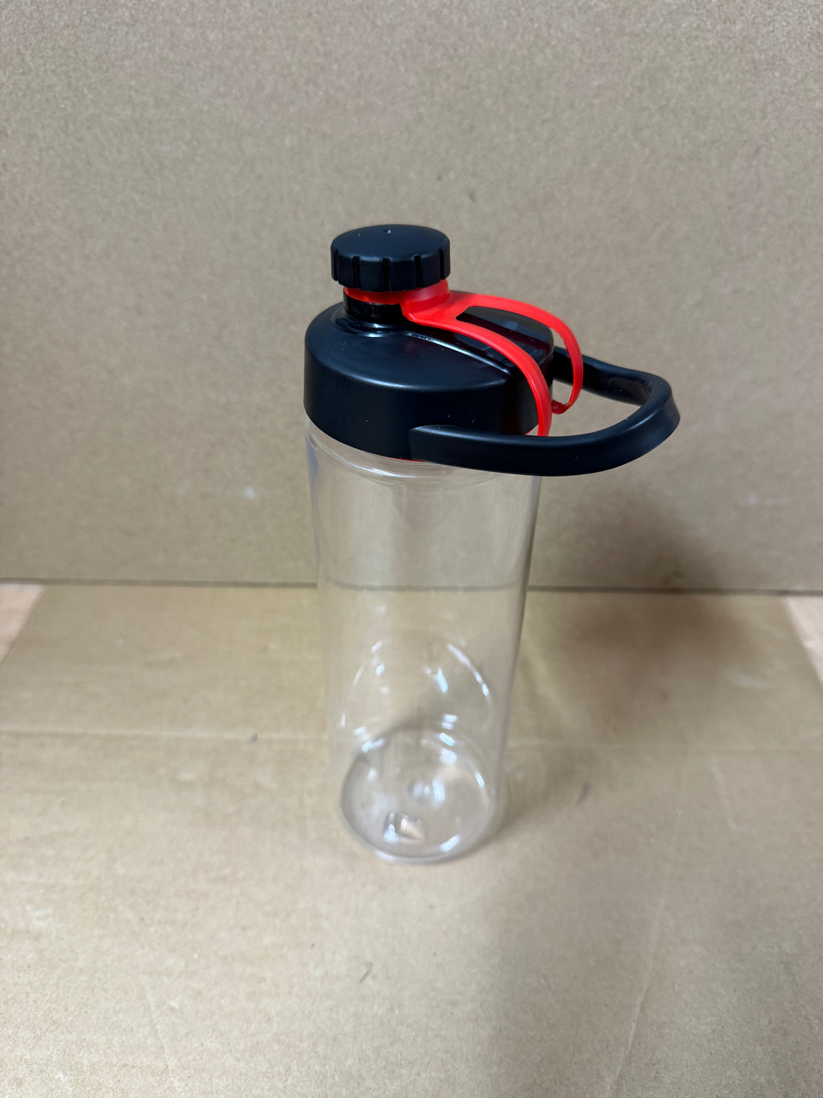 ** Flash sale ** 750ml clear bottle featuring a coloured flip lid