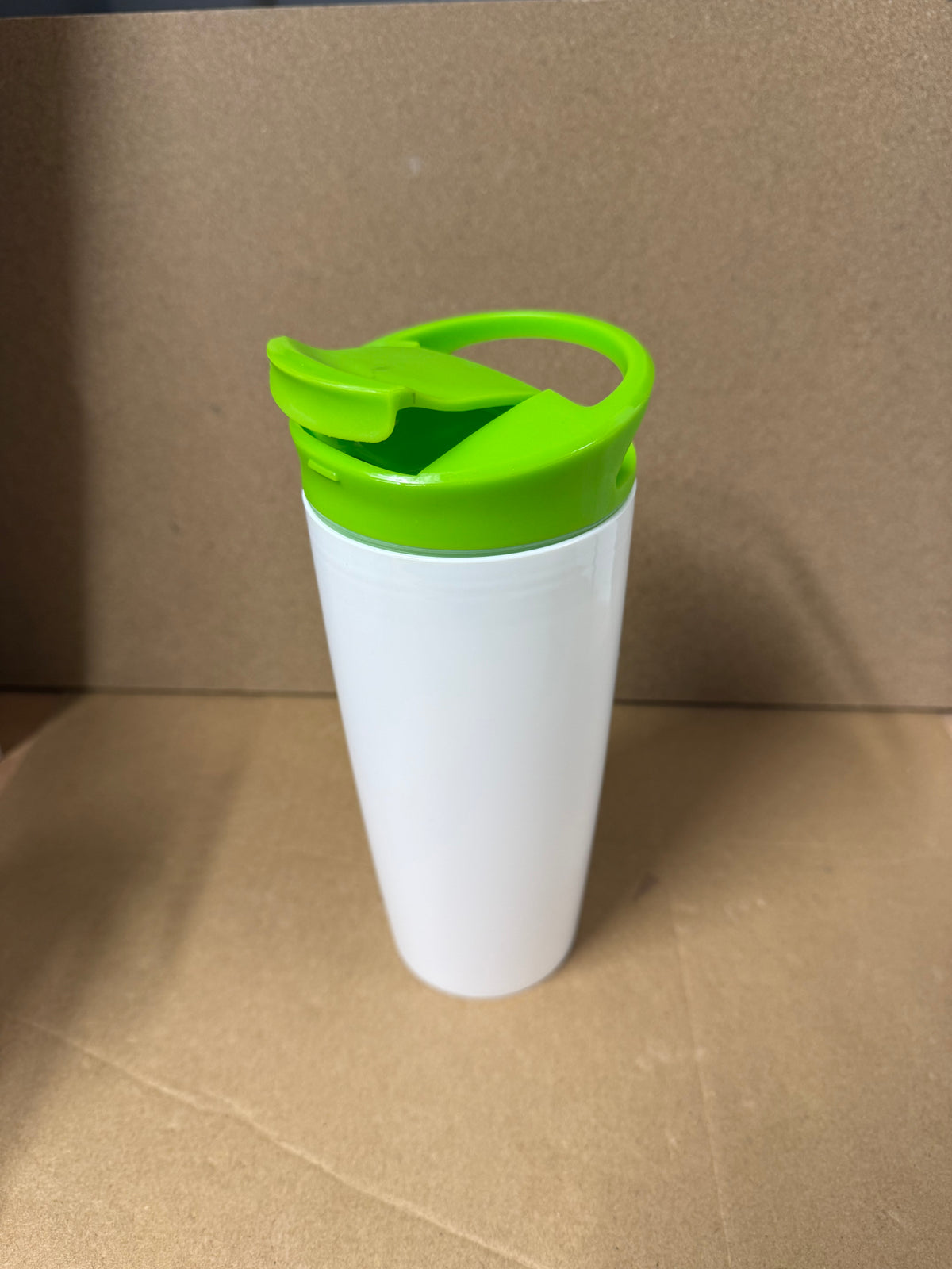 White 700ml PP tumbler with coloured lid