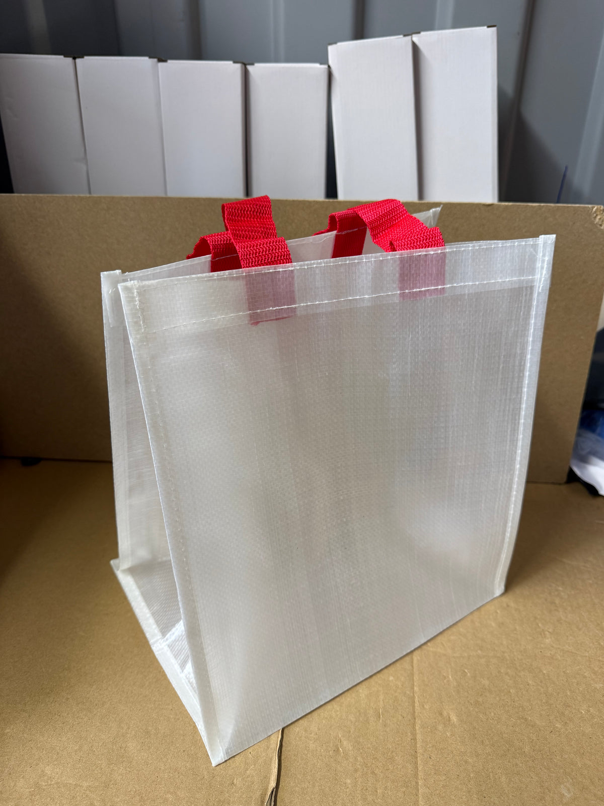 Box of 50 red handle trucker bags