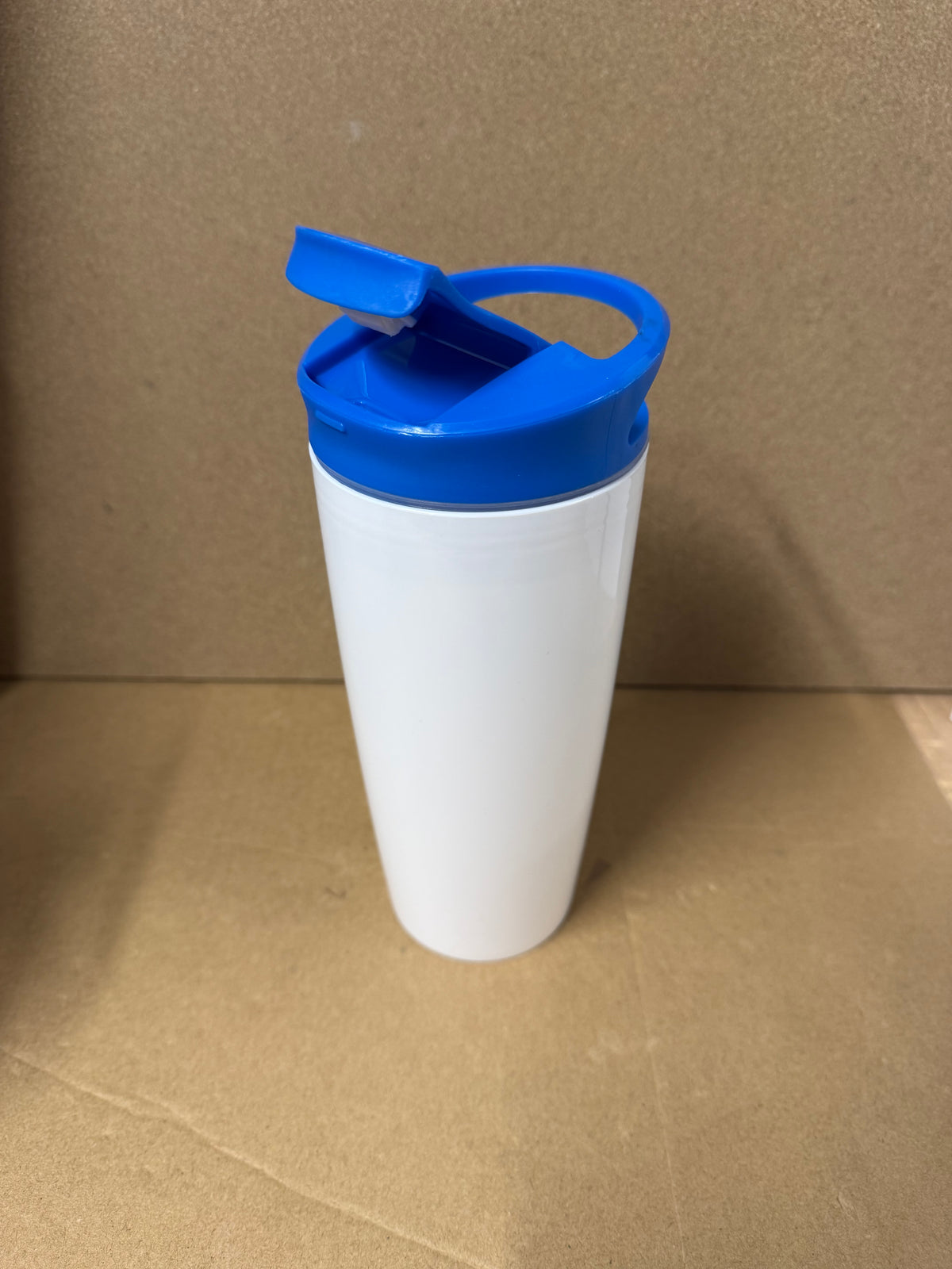 White 700ml PP tumbler with coloured lid