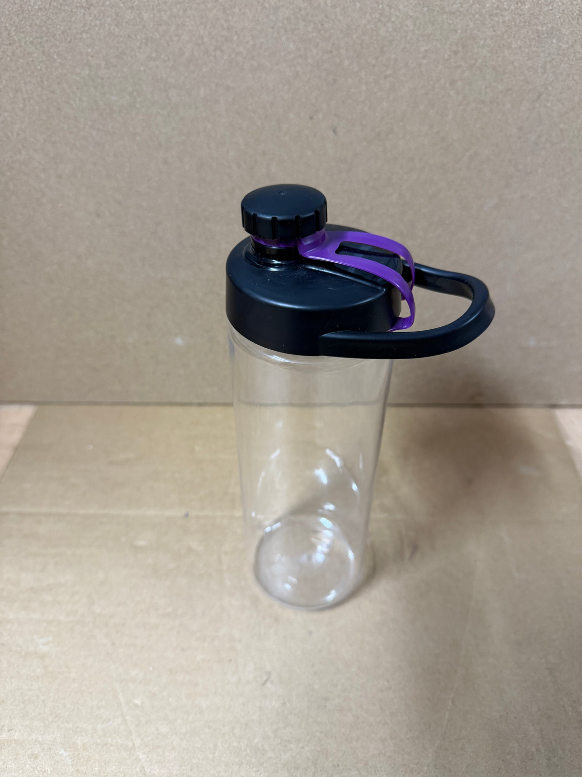 ** Flash sale ** 750ml clear bottle featuring a coloured flip lid